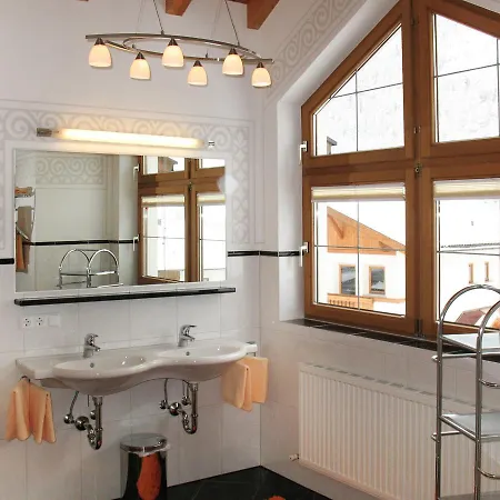 Zweifamilienhaus Koehle 115W Apartment Pfunds